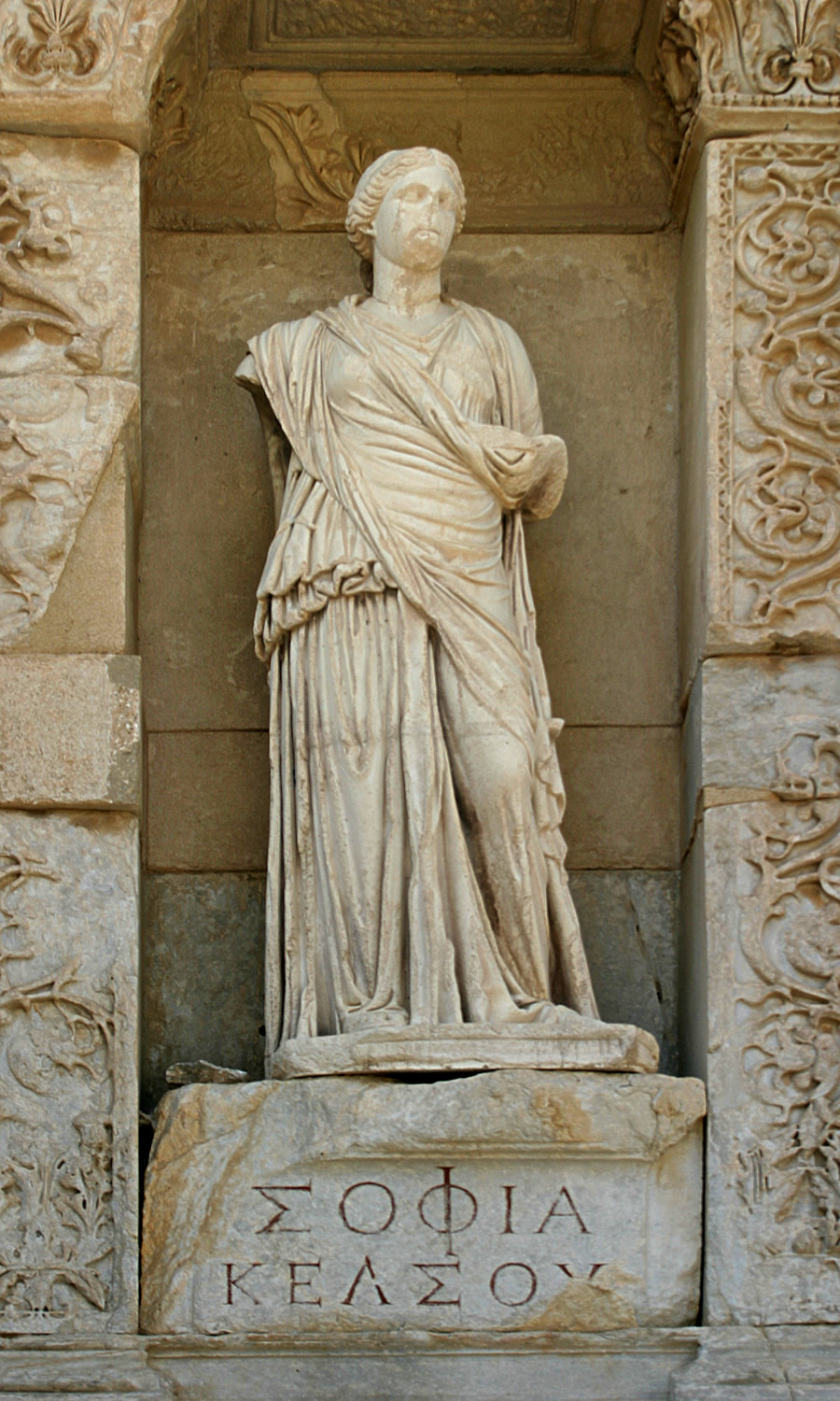 Celsus Kütüphanesinde Sofya Heykeli