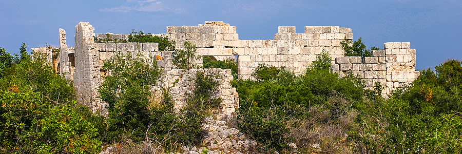 Korkyos yakınındaki eski kalıntılar